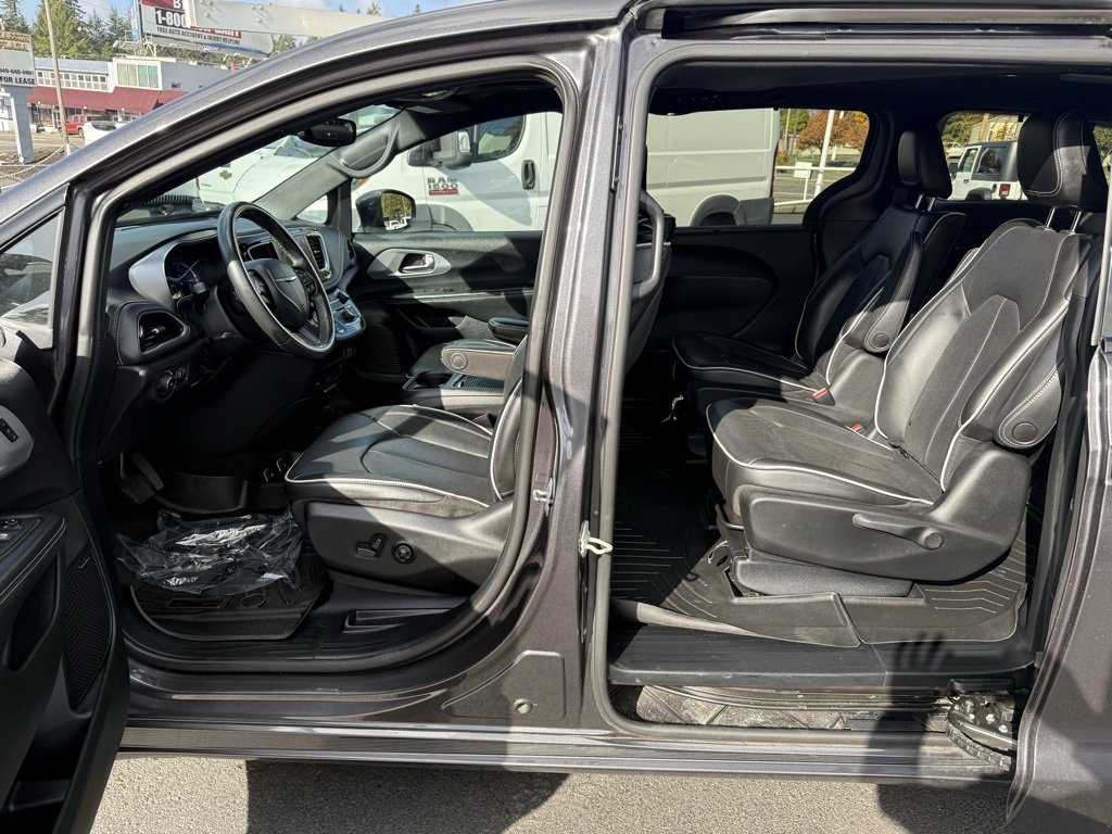 Used 2020 Chrysler Pacifica Limited w/ Advanced Safetytec Group image 14