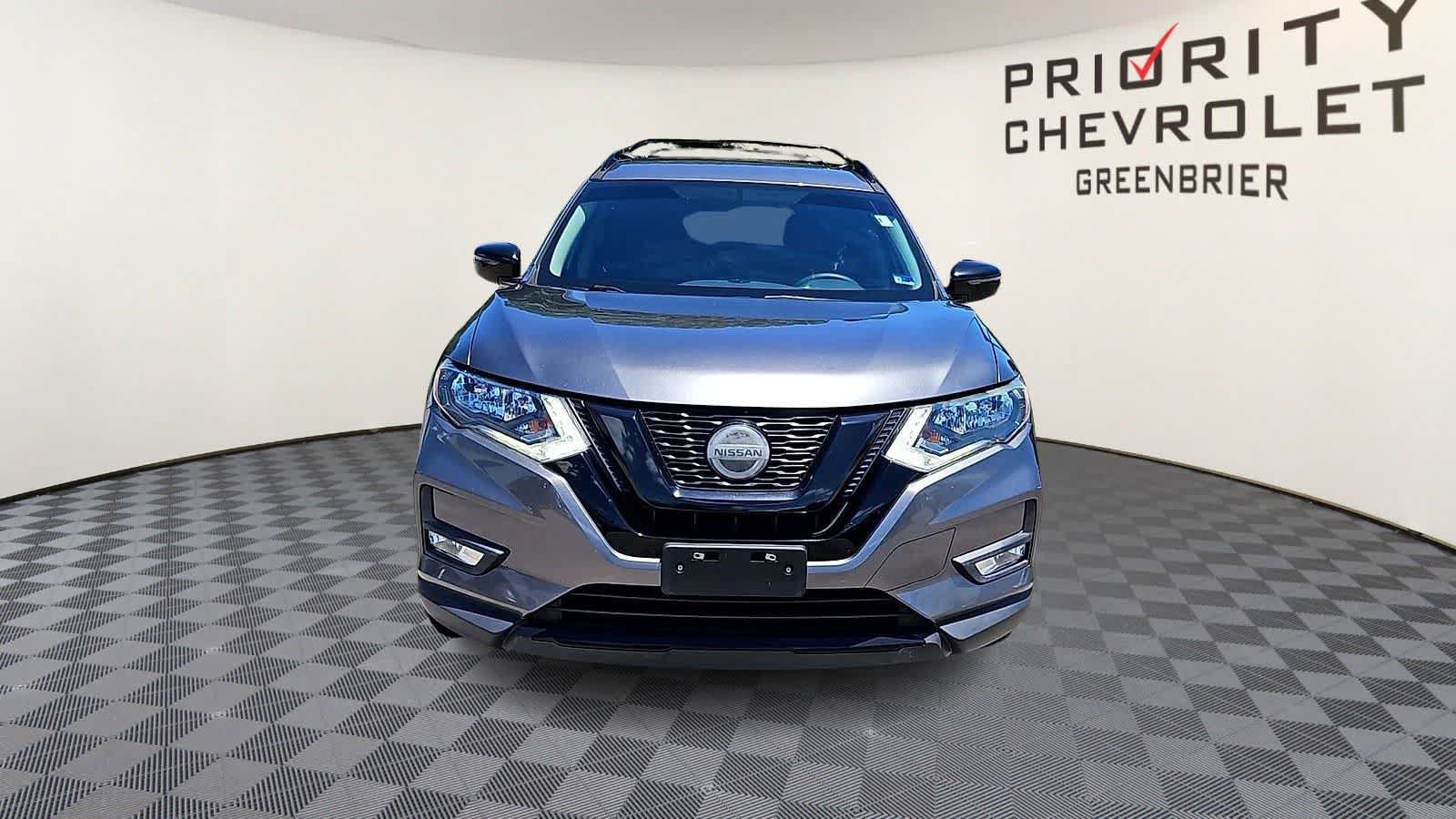 Used 2018 Nissan Rogue SV w/ Premium Package FWD image 3