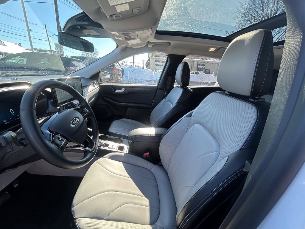 Used 2025 Ford Escape Platinum w/ Premium Technology Package image 13