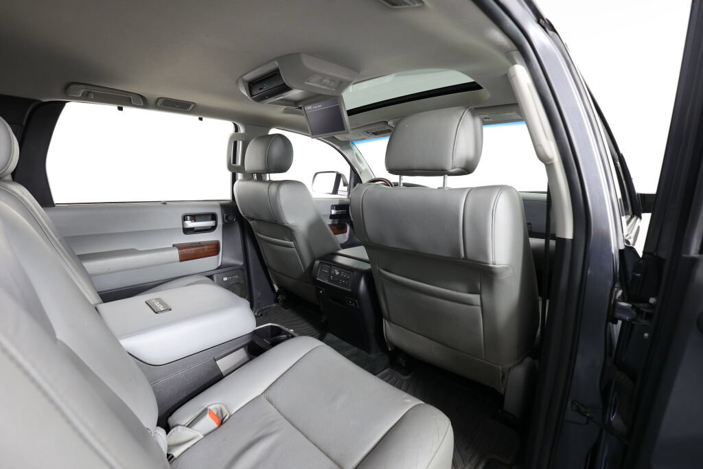 Used 2015 Toyota Sequoia Platinum AWD/4WD image 24
