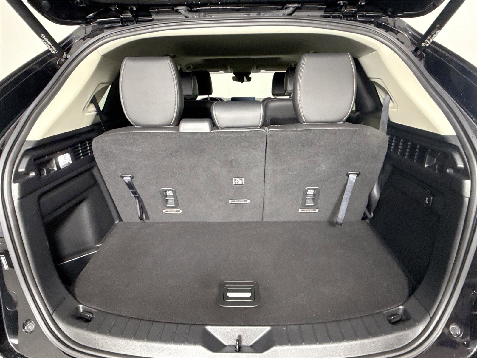 Certified 2024 MAZDA CX-90 3.3 Turbo w/ Preferred Package image 39