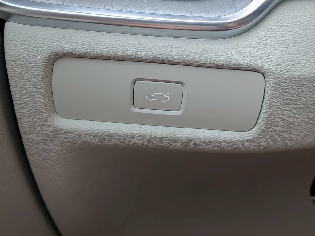 Certified 2024 Volvo S60 B5 Plus w/ Climate Package FWD image 31