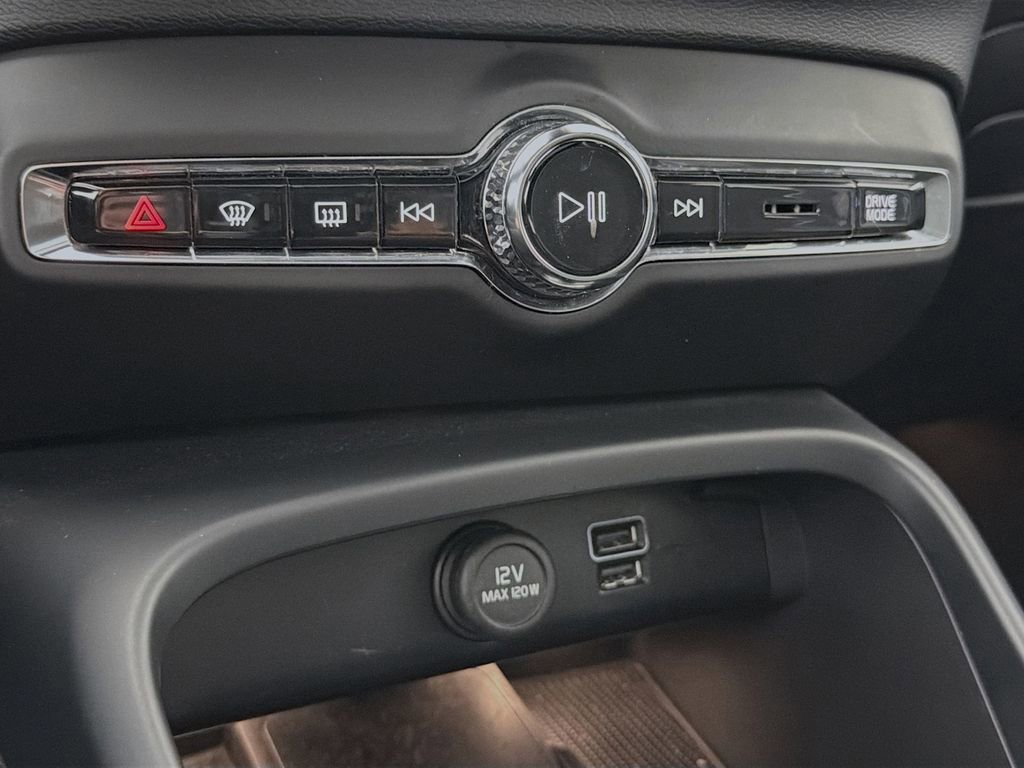 Used 2022 Volvo XC40 T5 R-Design w/ Advanced Package image 38