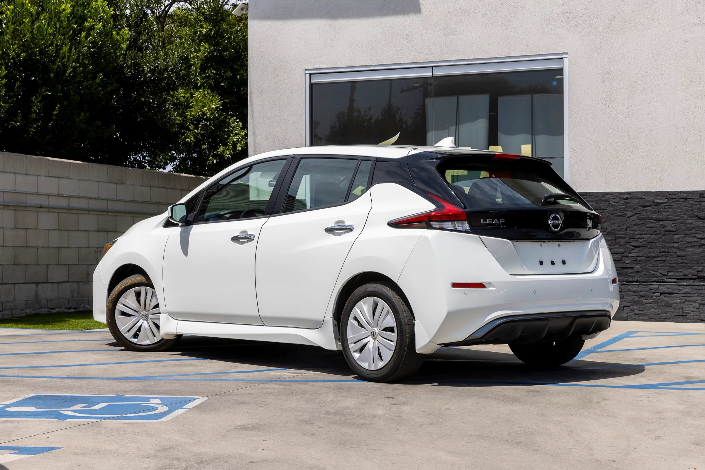 Used 2025 Nissan Leaf S FWD image 10