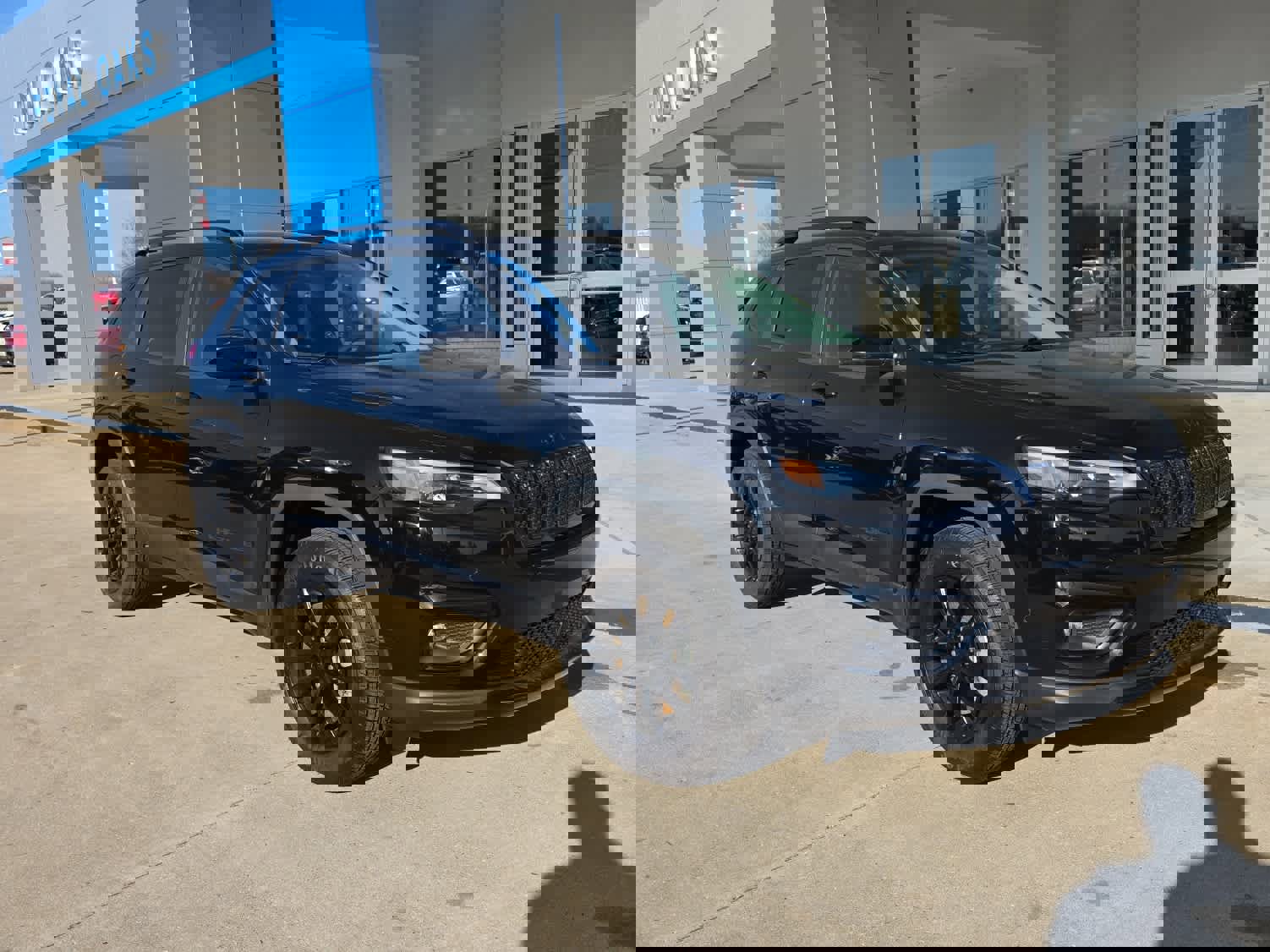 Used 2023 Jeep Cherokee Altitude Lux image 2