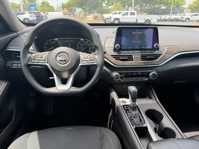 Used 2025 Nissan Altima 2.5 SV FWD image 13
