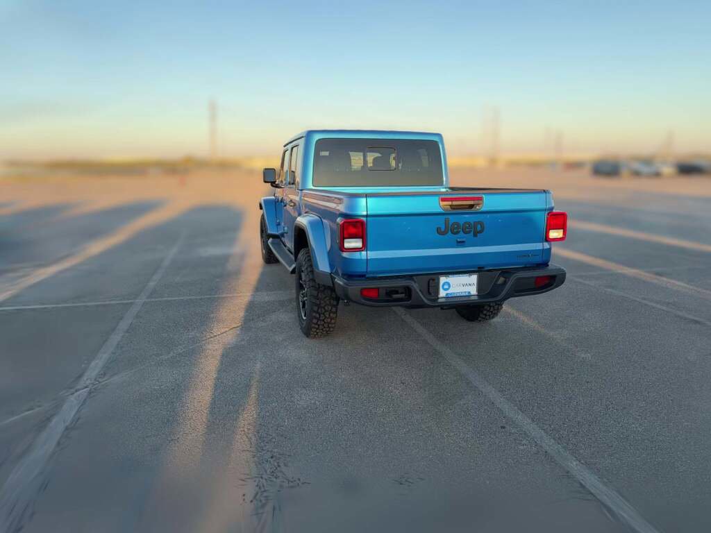 New 2025 Jeep Gladiator Sport image 9