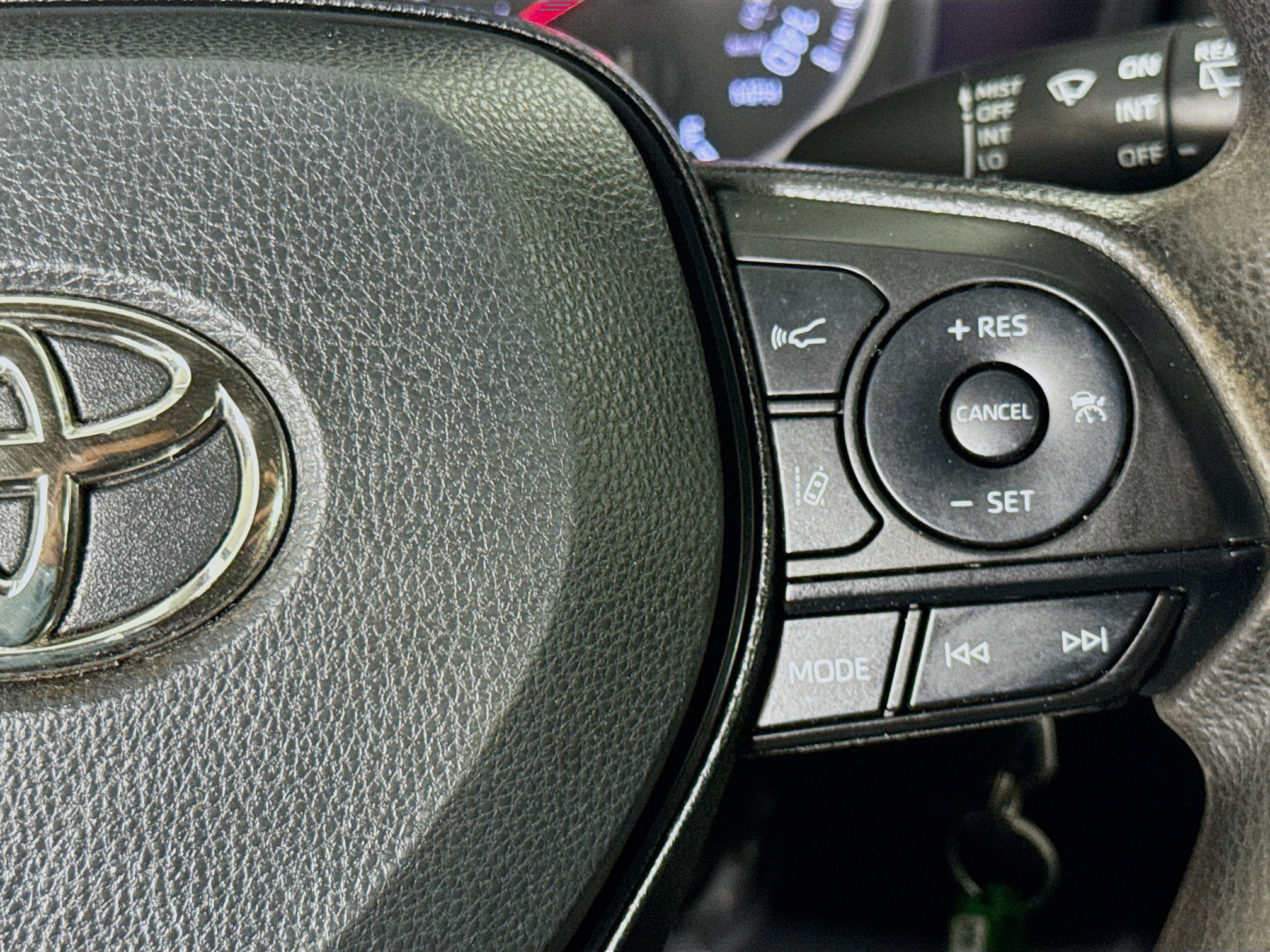 Used 2022 Toyota RAV4 LE AWD/4WD image 13
