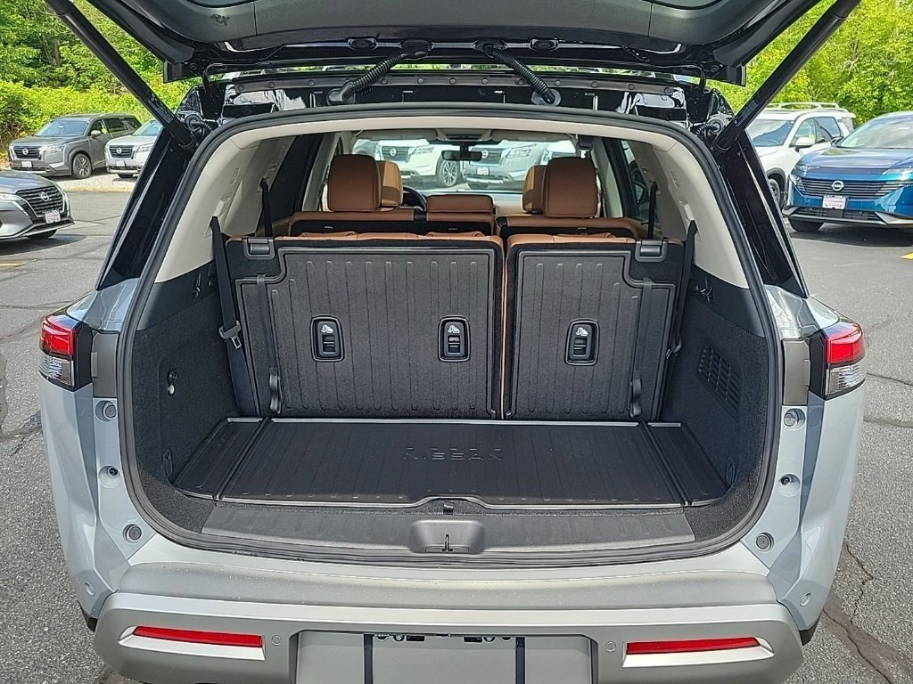 Certified 2025 Nissan Pathfinder Platinum w/ Cargo Package image 29