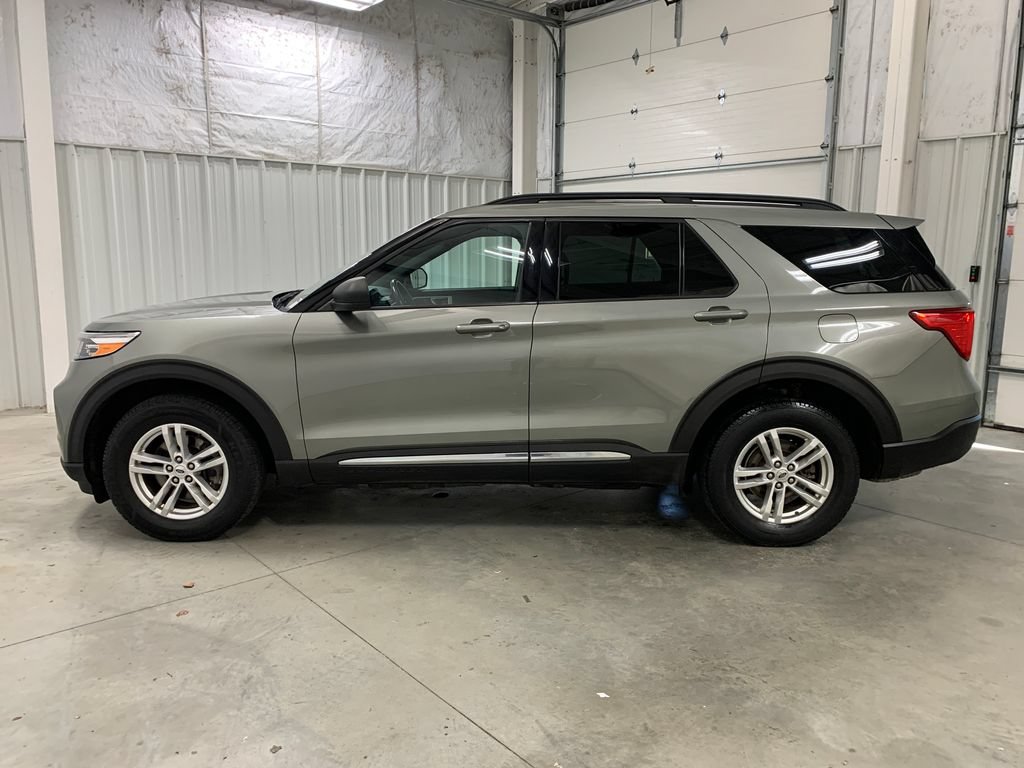 Used 2020 Ford Explorer XLT w/ Equipment Group 202A AWD/4WD image 3