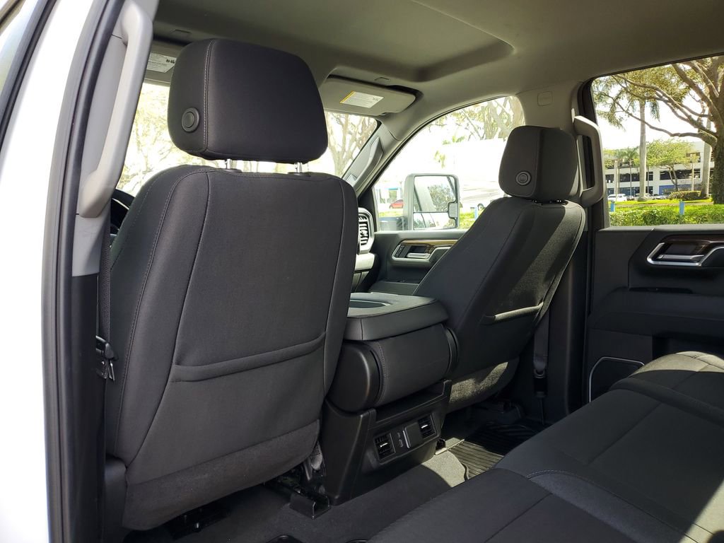 Used 2025 Chevrolet Silverado 2500 LT w/ Convenience Package AWD/4WD image 9