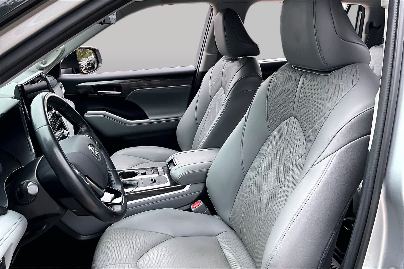 Used 2021 Toyota Highlander Platinum FWD image 8