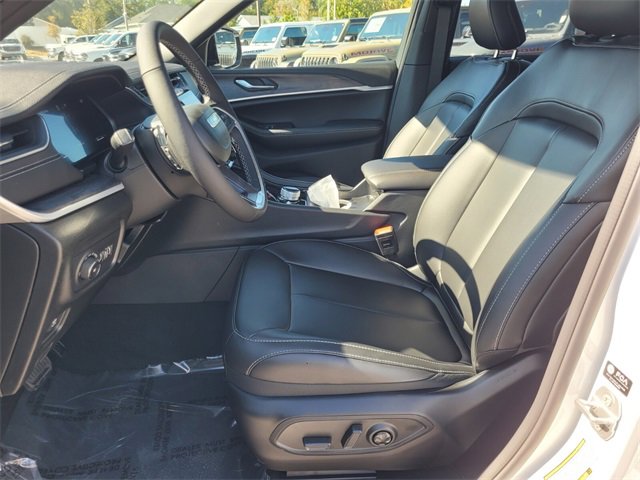 New 2025 Jeep Grand Cherokee Limited image 4