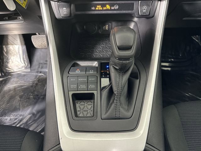 Used 2024 Toyota RAV4 LE image 18