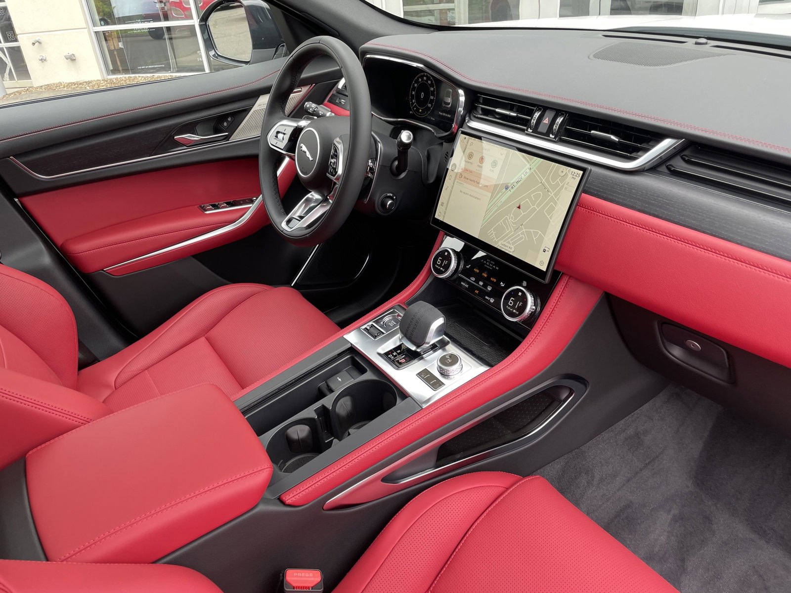 New 2025 Jaguar F-PACE R-Dynamic S image 10