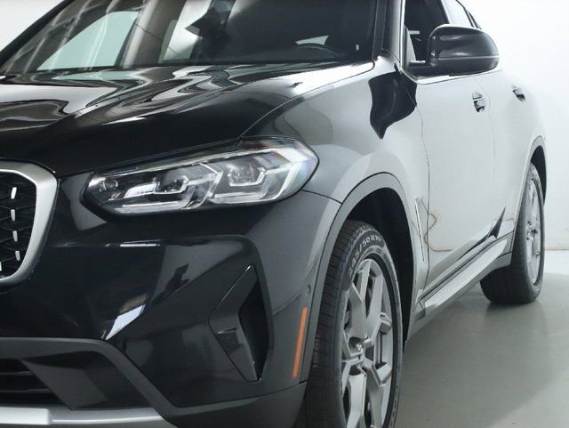 Used 2025 BMW X4 xDrive30i AWD/4WD image 5