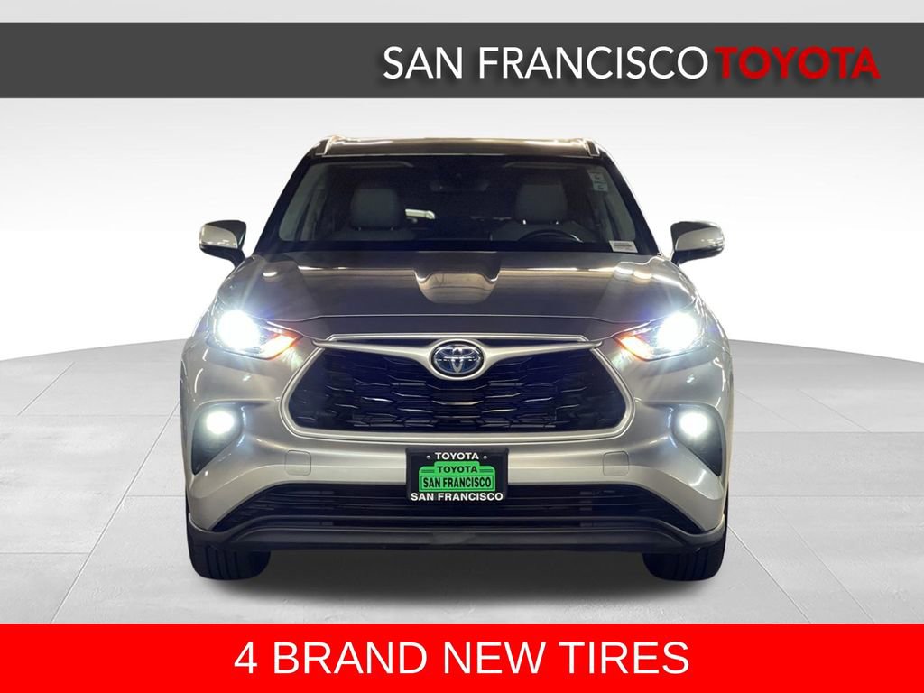 Used 2022 Toyota Highlander XLE AWD/4WD image 8