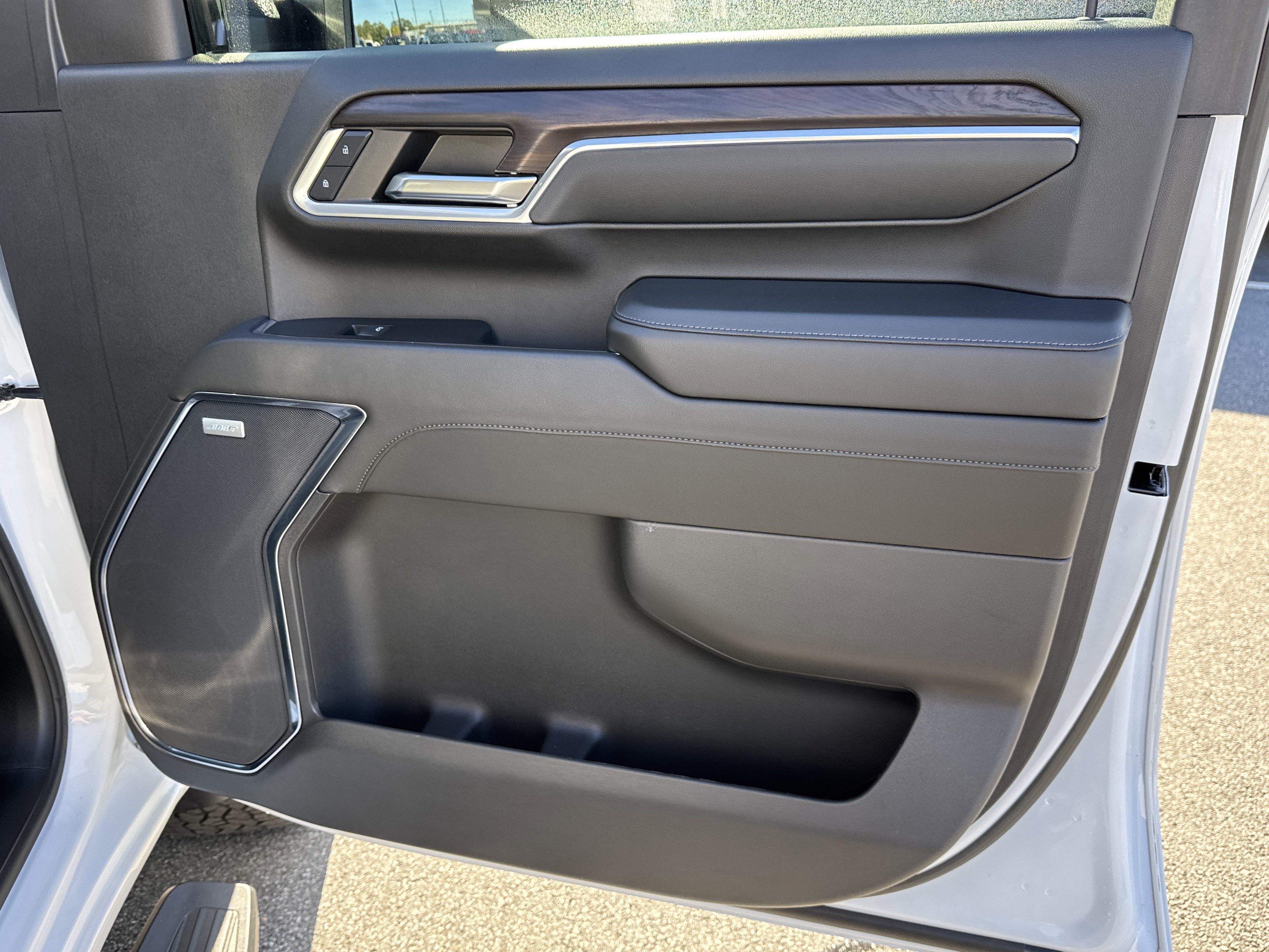 Used 2024 GMC Sierra 2500 SLT w/ SLT Convenience Package image 19