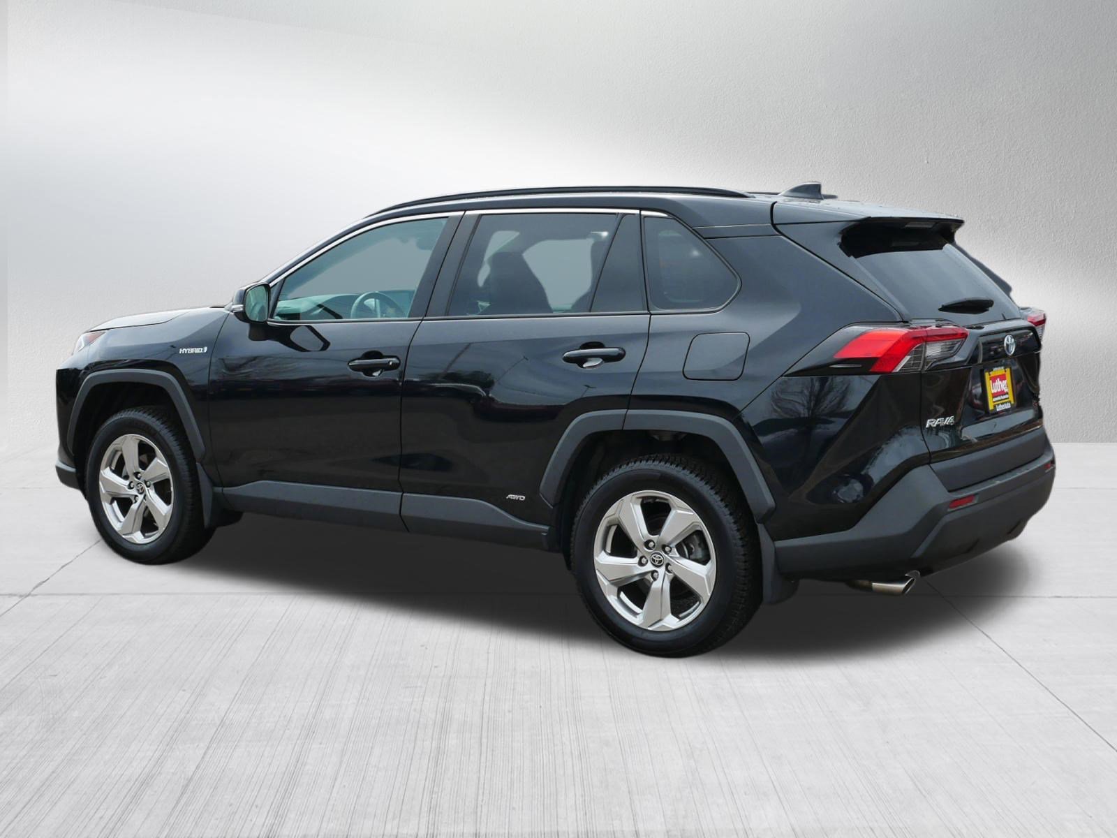 Used 2021 Toyota RAV4 XLE Premium AWD/4WD image 5