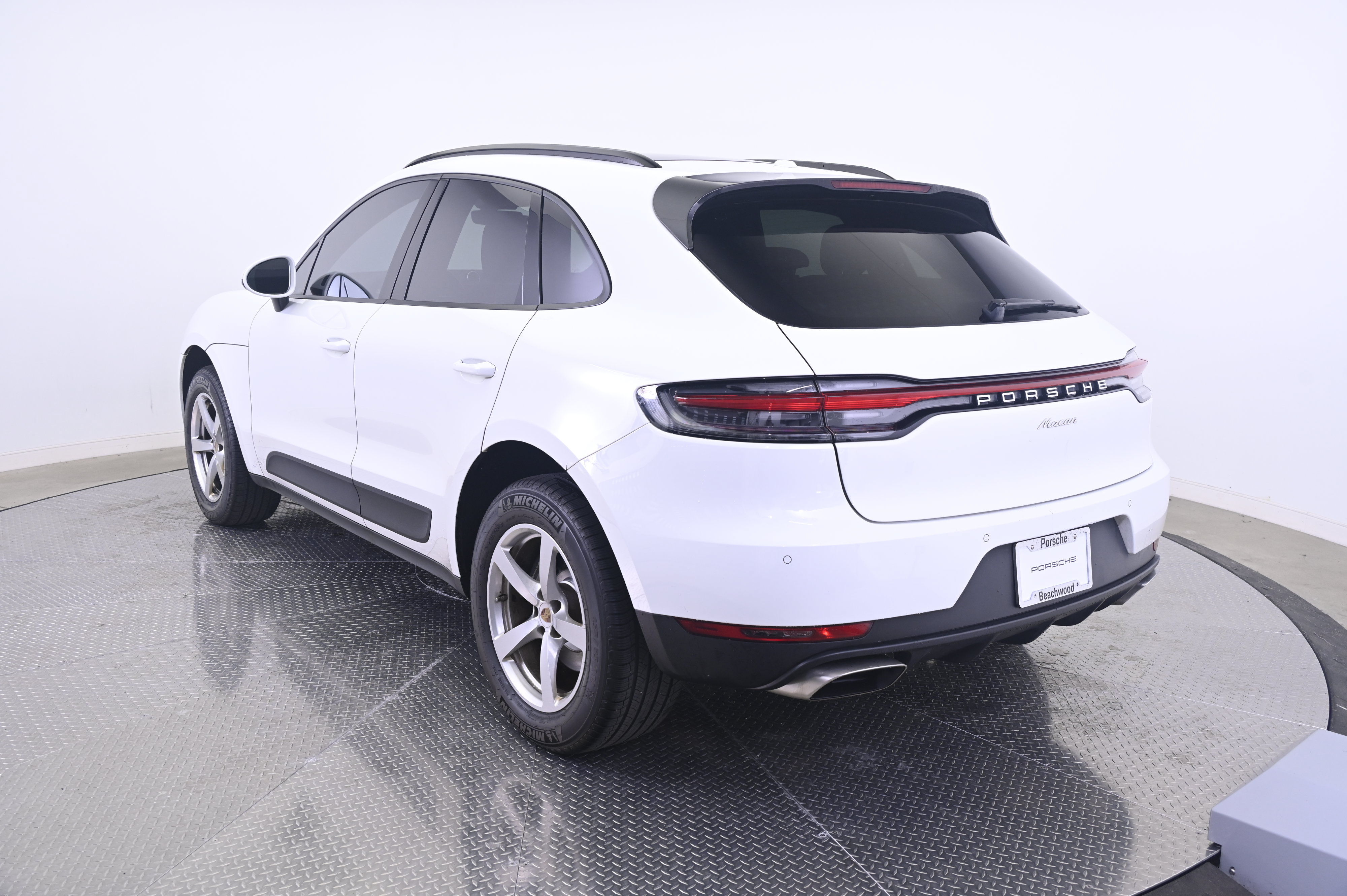 Used 2021 Porsche Macan AWD/4WD image 3