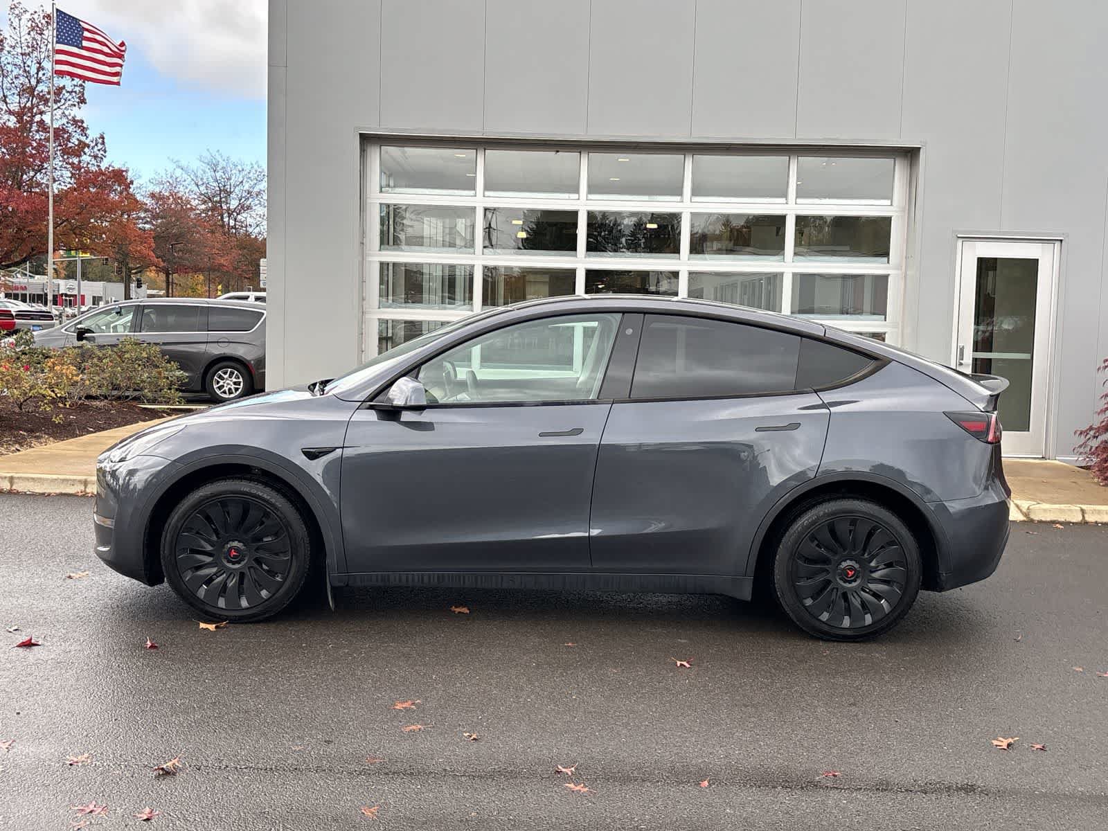 Used 2022 Tesla Model Y Long Range AWD/4WD image 2