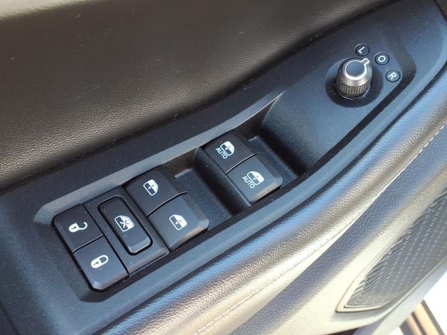 Used 2023 Jeep Grand Cherokee L Laredo AWD/4WD image 19