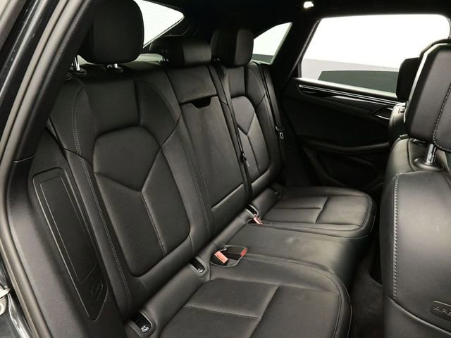 Certified 2020 Porsche Macan image 17