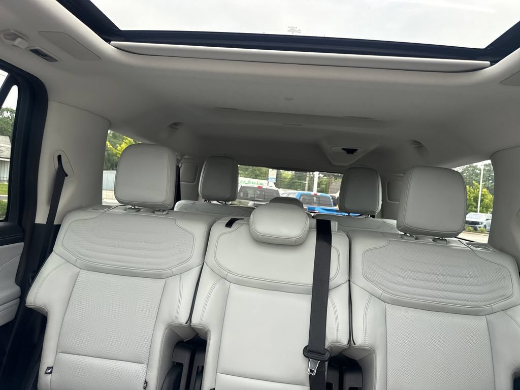 Used 2025 Ford Expedition Max Platinum w/ Platinum Ultimate Package AWD/4WD image 50