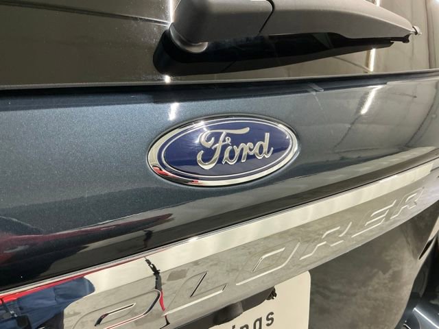 Used 2023 Ford Explorer XLT image 5