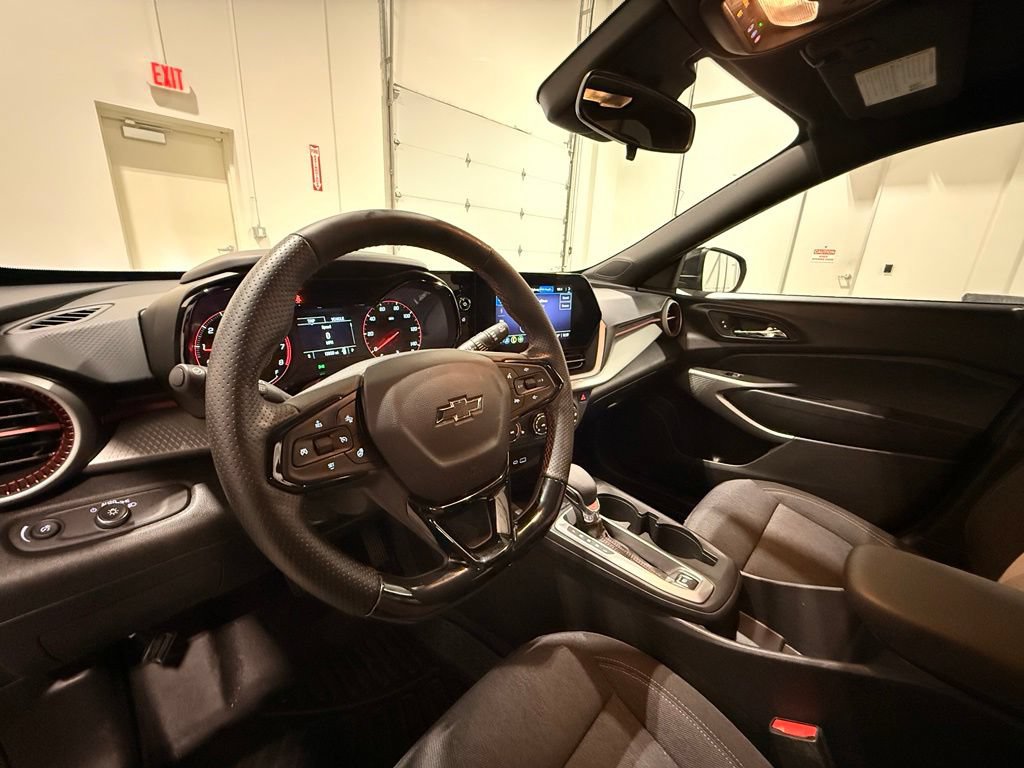 Used 2024 Chevrolet Trax RS w/ Driver Confidence Package FWD image 16
