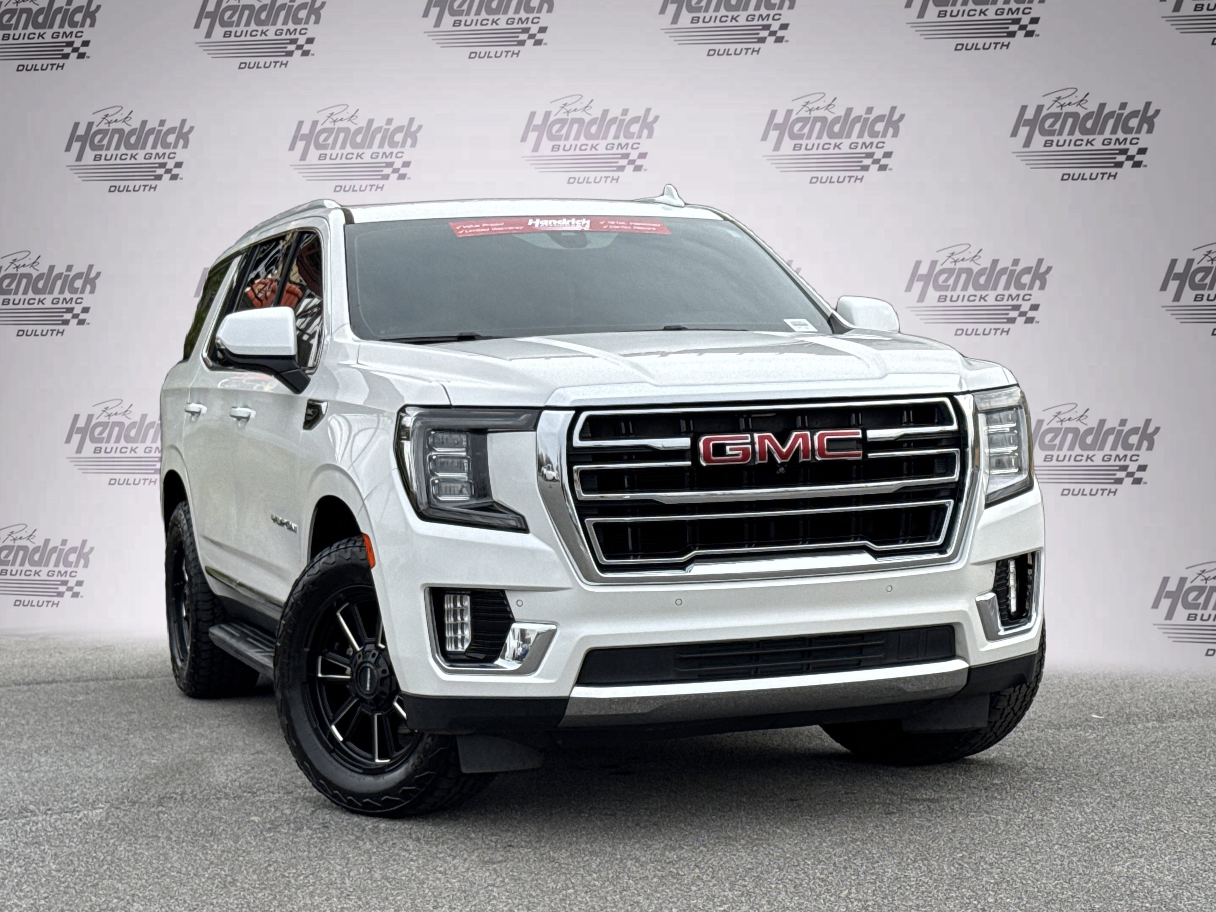 Used 2022 GMC Yukon SLT w/ SLT Premium Package image 2