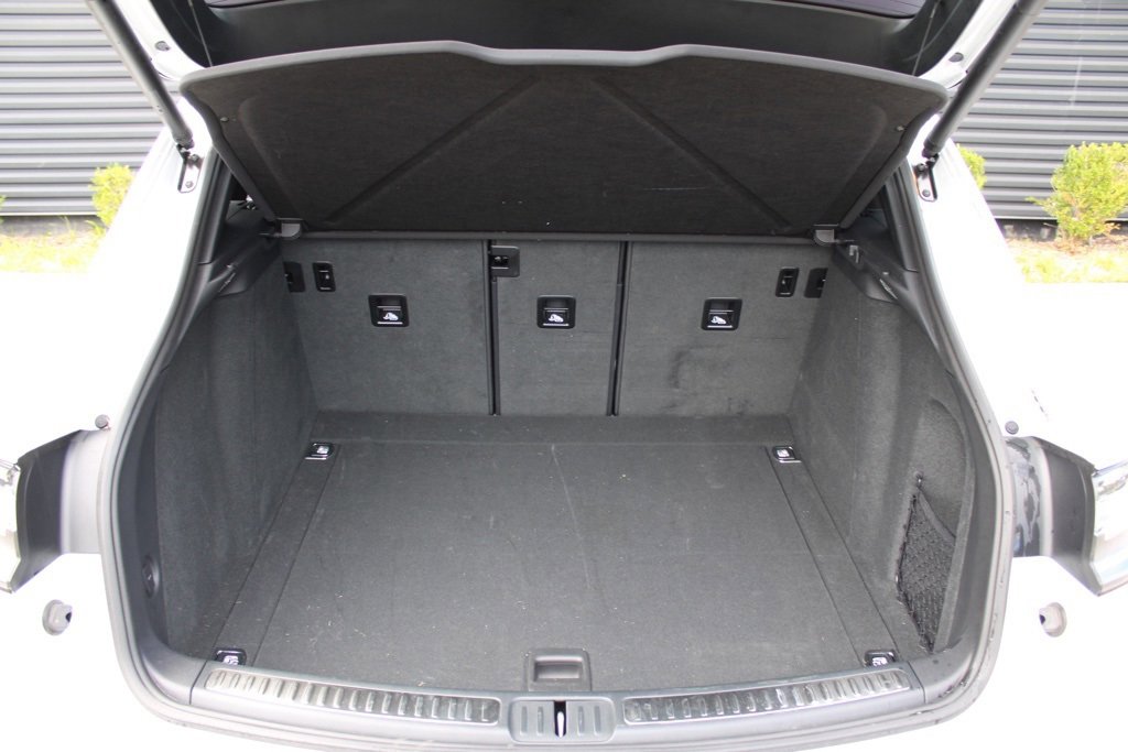Used 2025 Porsche Macan image 38
