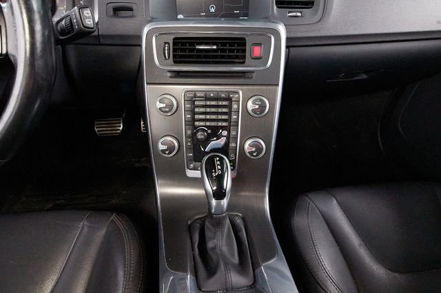 Used 2015 Volvo V60 T5 Cross Country Platinum w/ Climate Package image 9