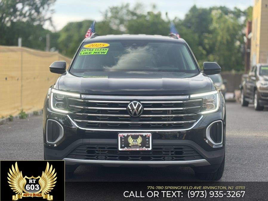 Used 2025 Volkswagen Atlas SE AWD/4WD image 2