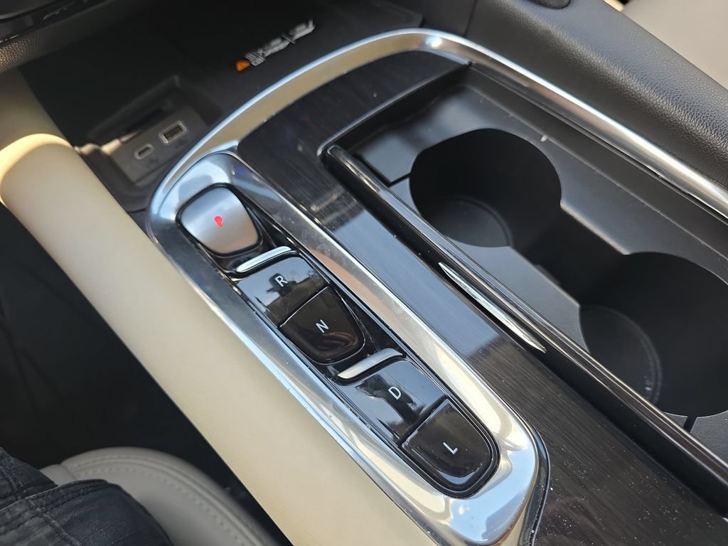Used 2022 Buick Enclave Essence FWD image 28