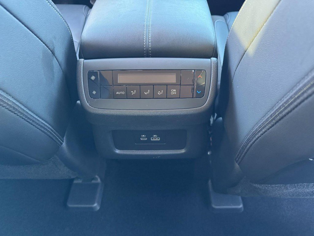 Used 2025 Nissan Pathfinder SL image 17