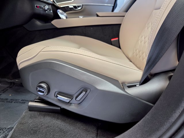 New 2026 Volvo XC90 T8 Plus w/ Protection Package Premier AWD/4WD image 11