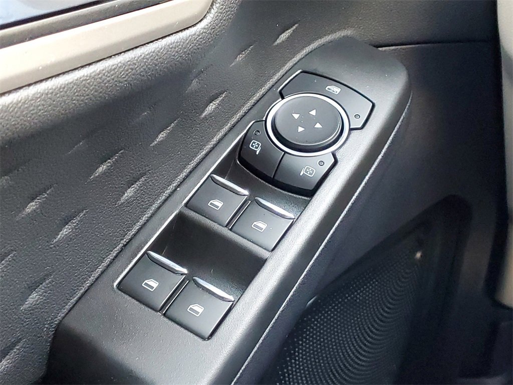 Used 2020 Ford Escape SE Sport image 18