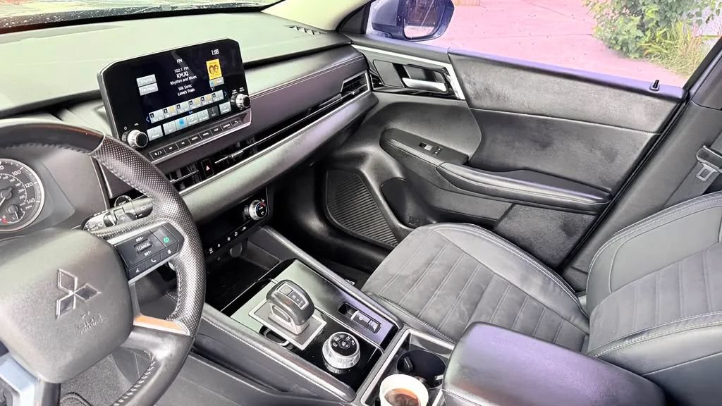 Used 2022 Mitsubishi Outlander SE FWD image 23