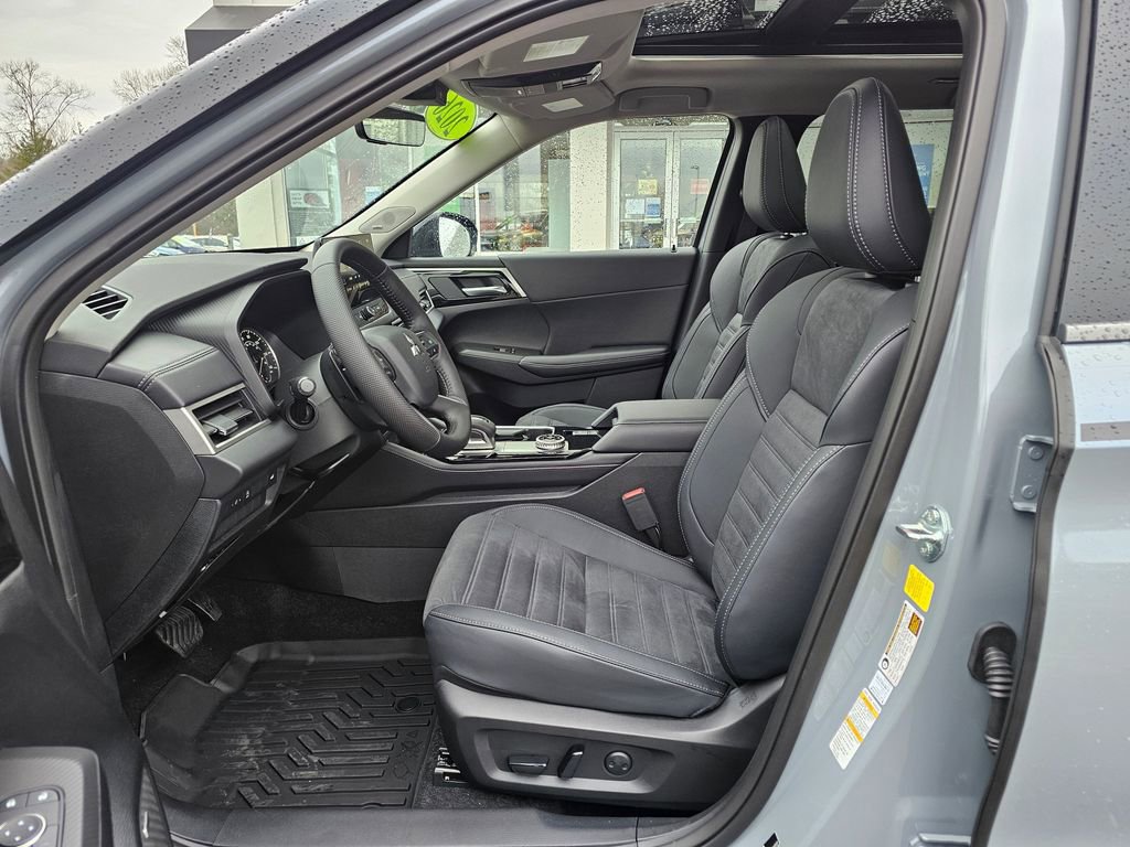 New 2026 Mitsubishi Outlander AWD image 17