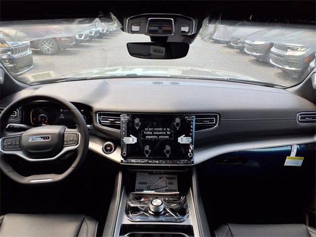 New 2025 Jeep Wagoneer 4WD image 12