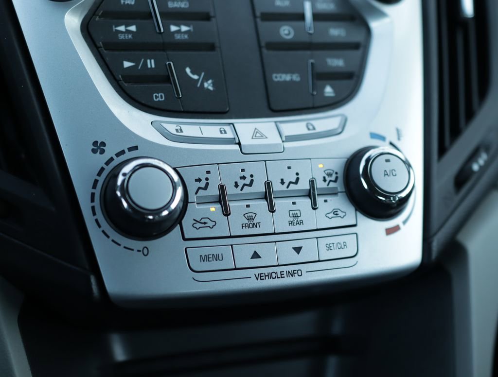 Used 2015 Chevrolet Equinox LS image 14