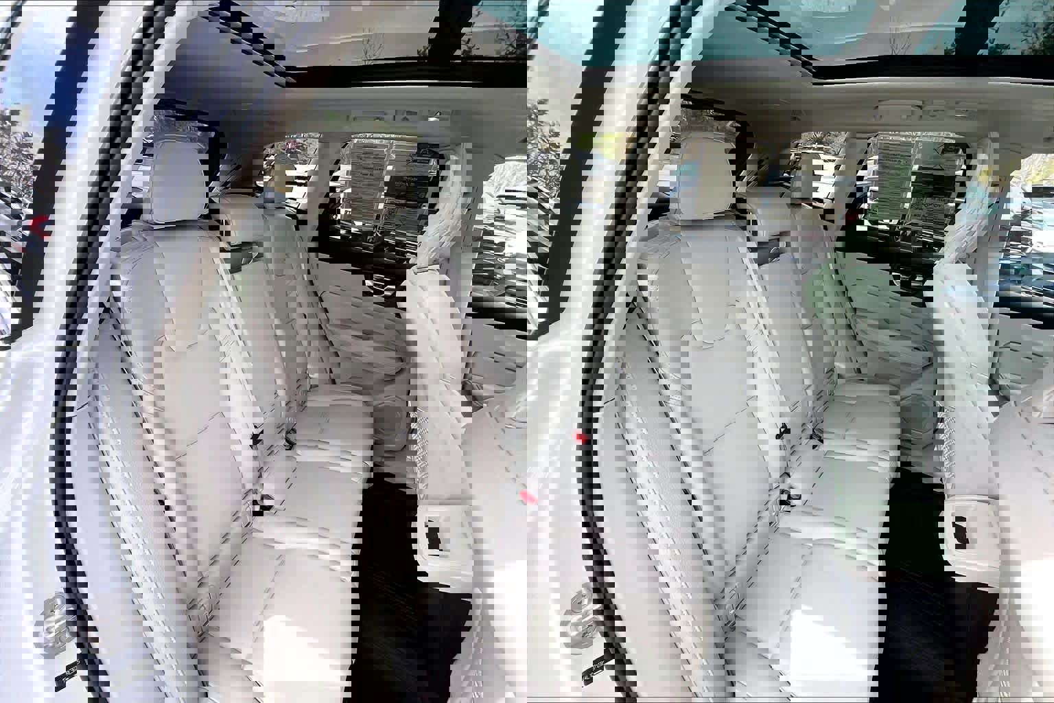 Certified 2024 Volvo XC60 B5 Plus w/ Protection Package Premier image 19