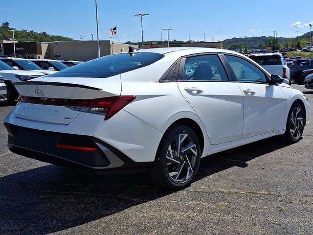 New 2025 Hyundai Elantra SEL image 4