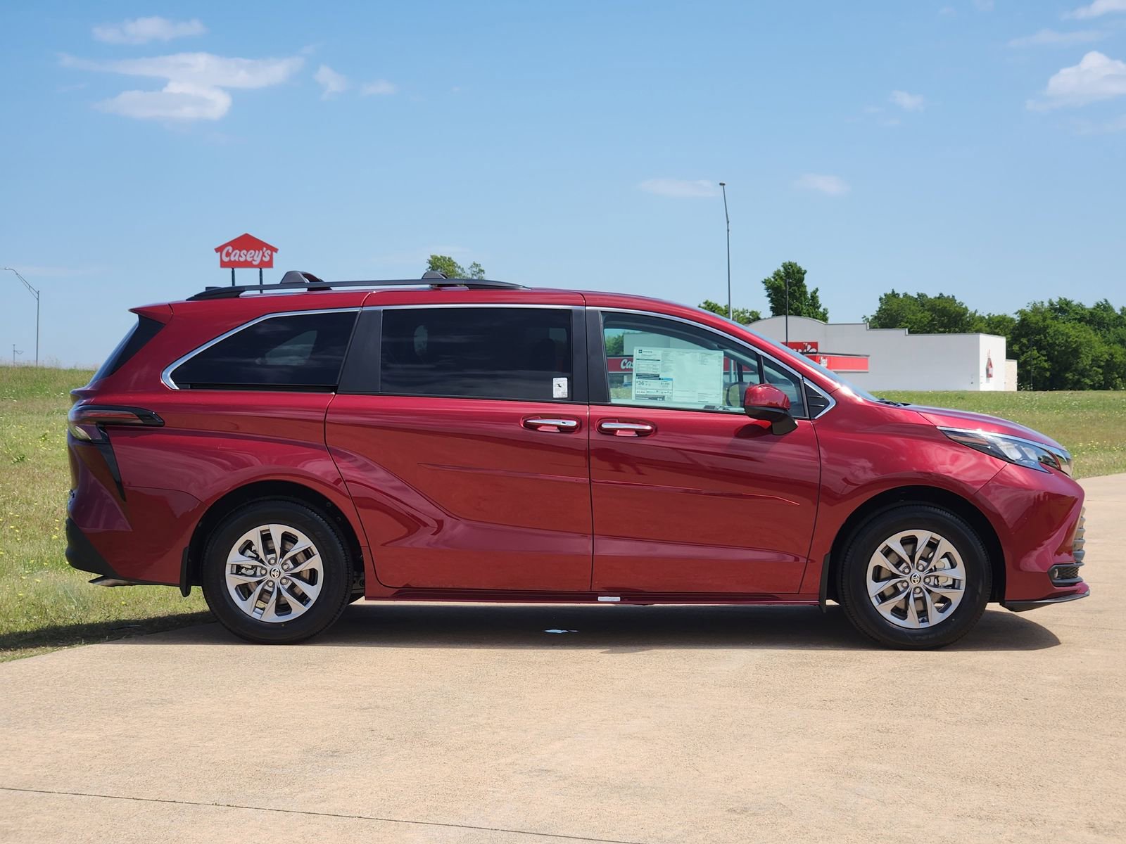 New 2026 Toyota Sienna XLE FWD image 7