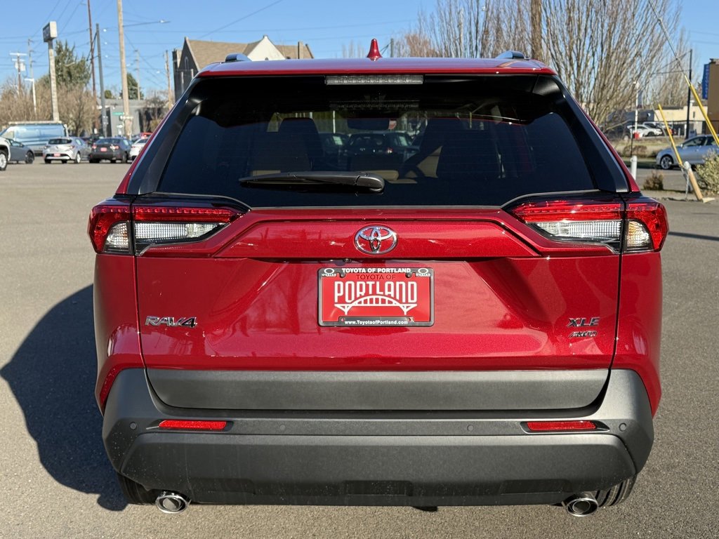 Used 2025 Toyota RAV4 XLE Premium image 5