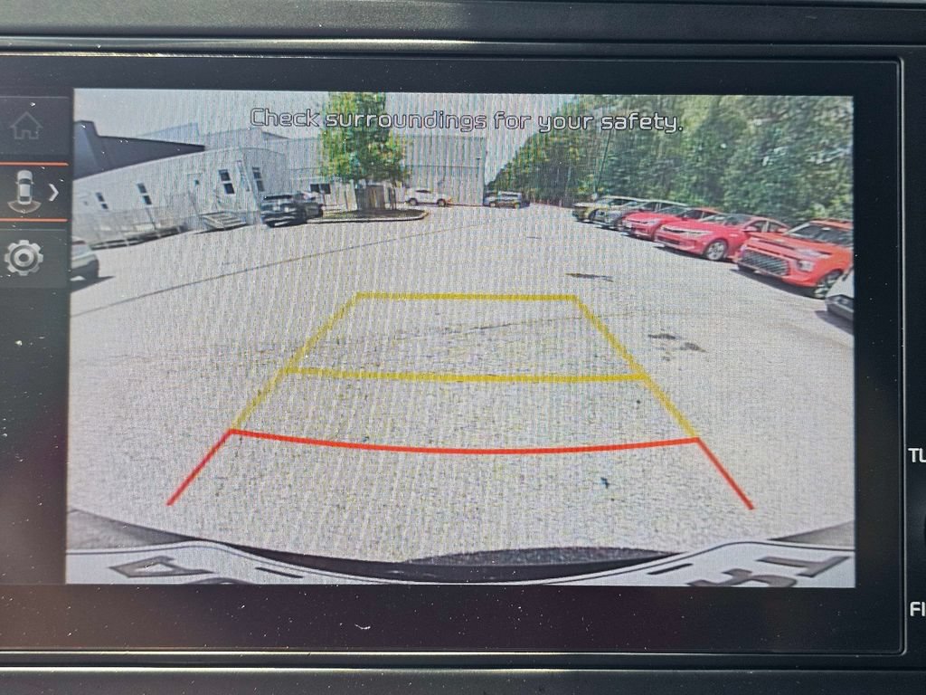 Certified 2023 Kia Carnival LX FWD image 31