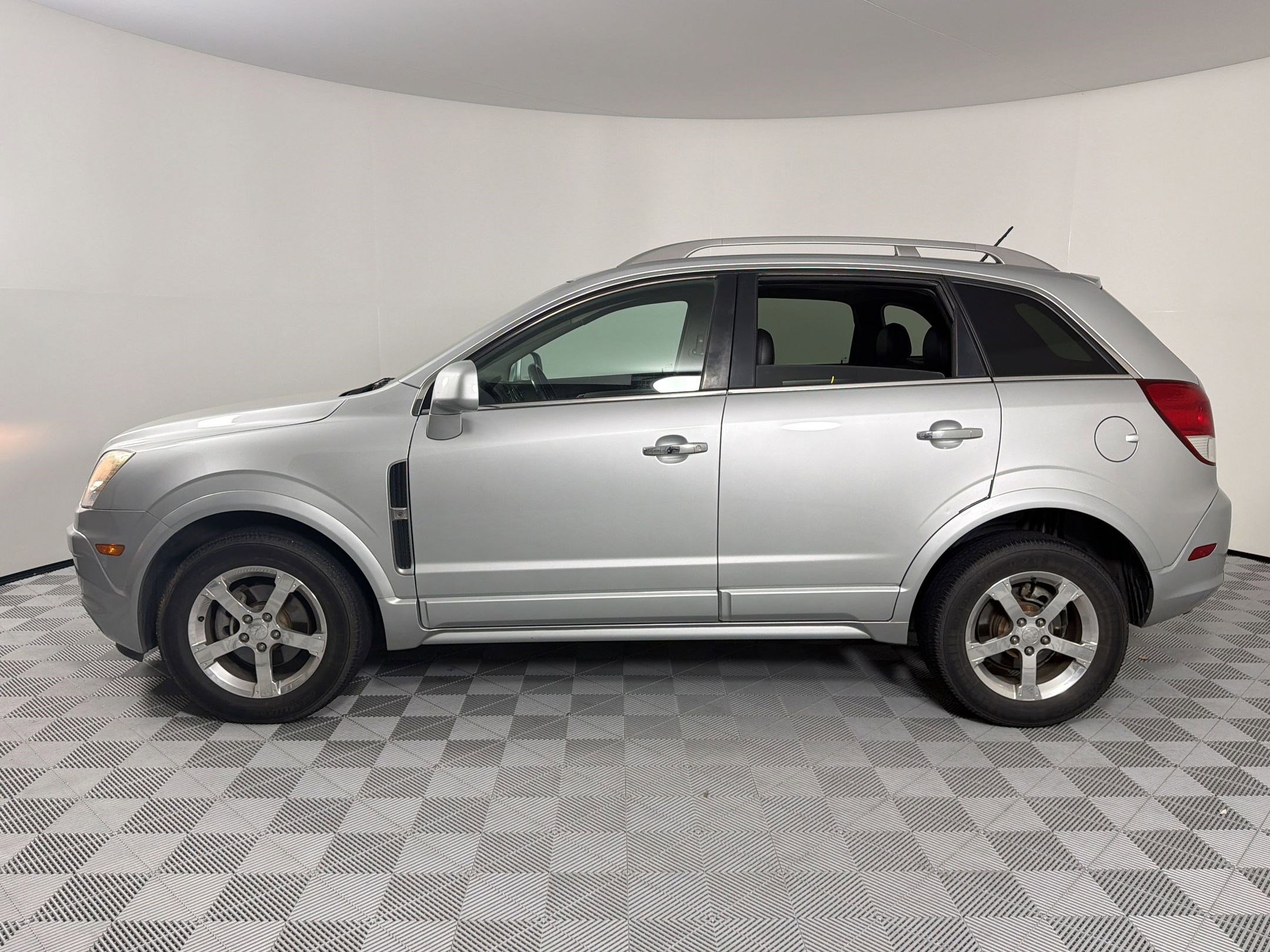 Used 2012 Chevrolet Captiva Sport LT w/ Convenience Package FWD image 2