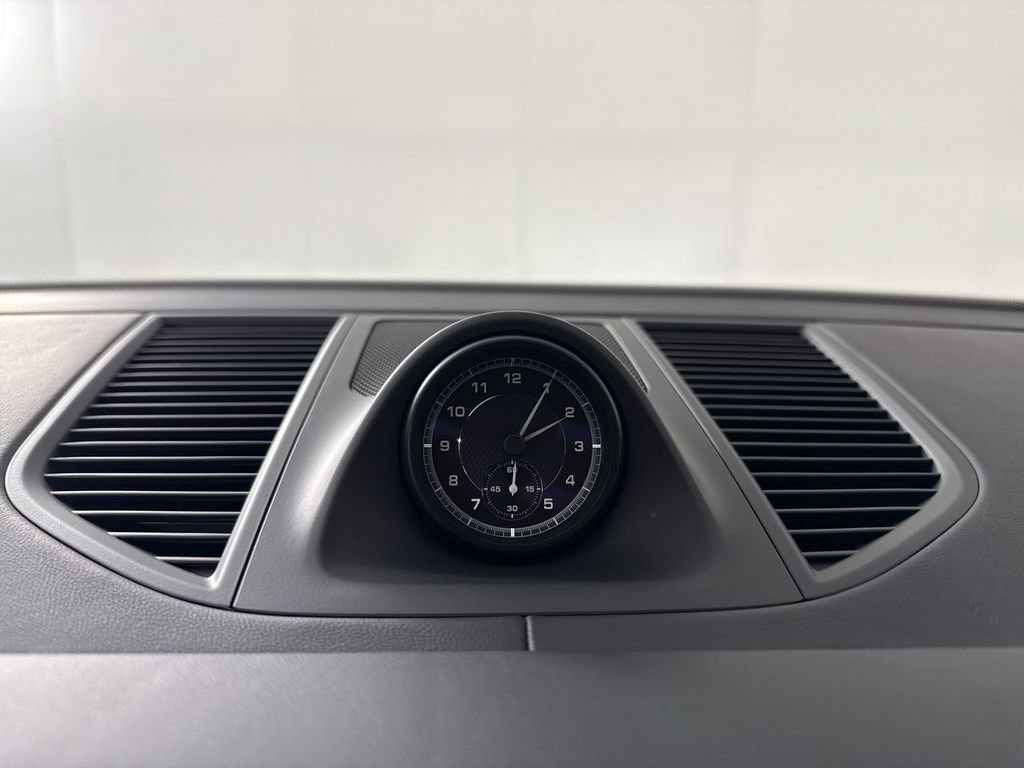 Certified 2025 Porsche Macan S AWD/4WD image 28