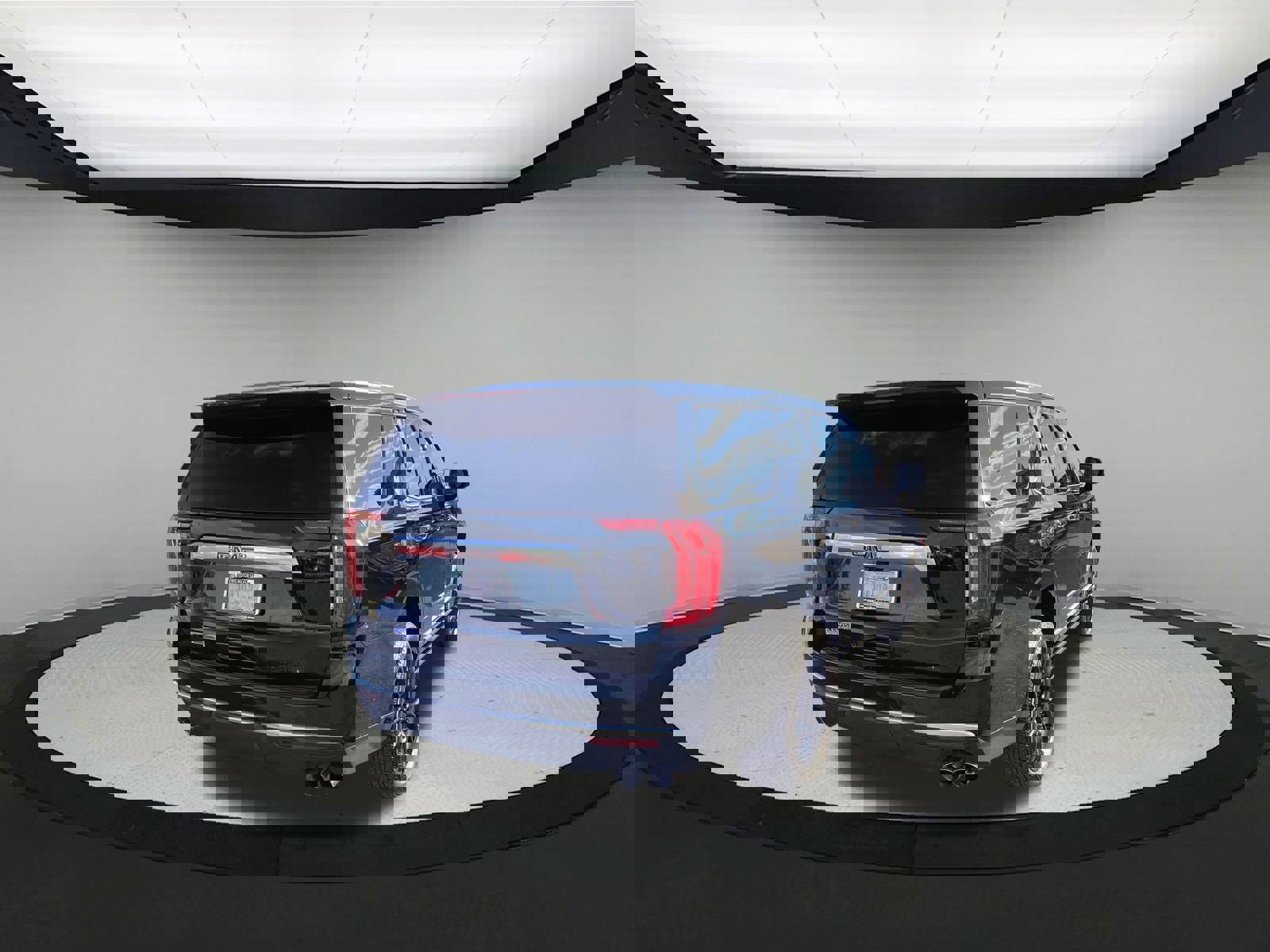 Used 2024 GMC Yukon Denali w/ Denali Reserve Package image 8